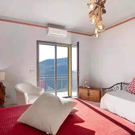 Il Nido Tra Gli Ulivi Κατάλυμα σε φάρμα Lucinasco